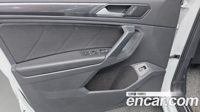 Volkswagen Tiguan 2023 — Photo 9/37