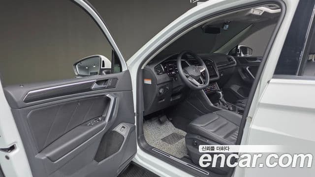 Volkswagen Tiguan 2023 — Photo 13/37