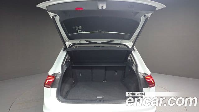 Volkswagen Tiguan 2023 — Photo 3/37