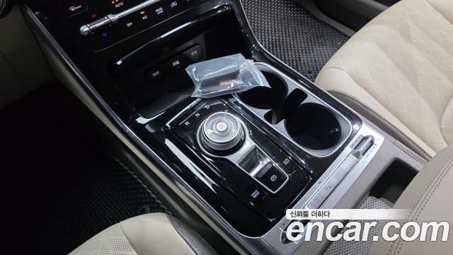 Kia Carnival 2022 — фото 9 из 20