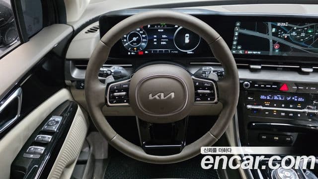 Kia Carnival 2022 — фото 13 из 20