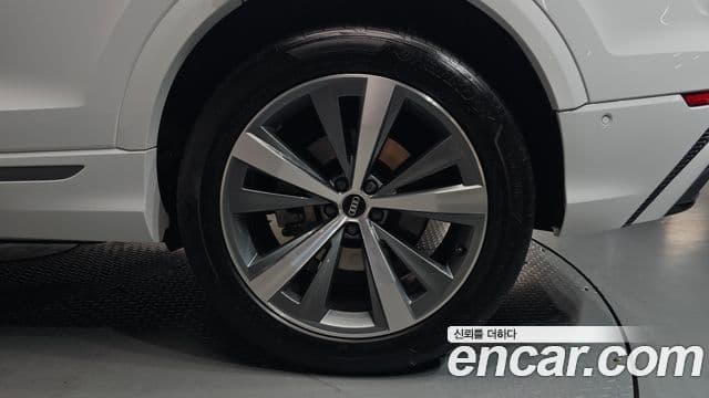 Audi Q8 2021 — Photo 24/37