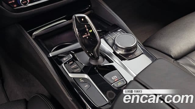 BMW 5 Series 2018 — фото 9 из 20