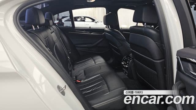 BMW 5 Series 2018 — фото 12 из 20