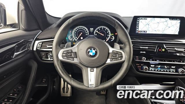 BMW 5 Series 2018 — фото 13 из 20