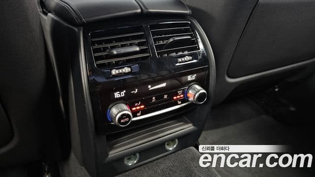 BMW 5 Series 2018 — фото 18 из 20
