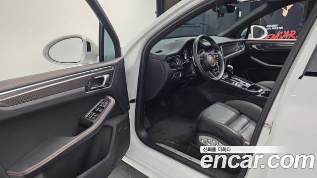 Porsche Macan 2023 — Şəkil 10/20