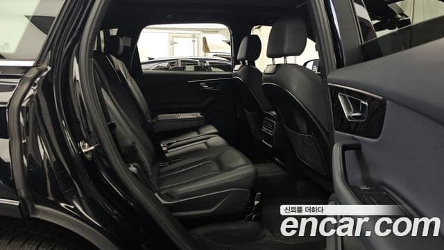 Audi Q7 2021 — Şəkil 12/20