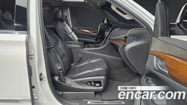 Cadillac Escalade 2018 — фото 11 из 20