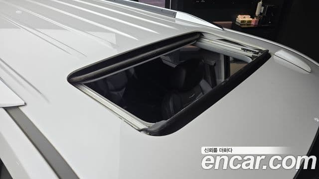 Cadillac Escalade 2018 — фото 17 из 20