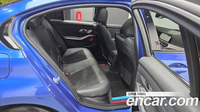 BMW 3 Series 2020 — фото 12 из 20