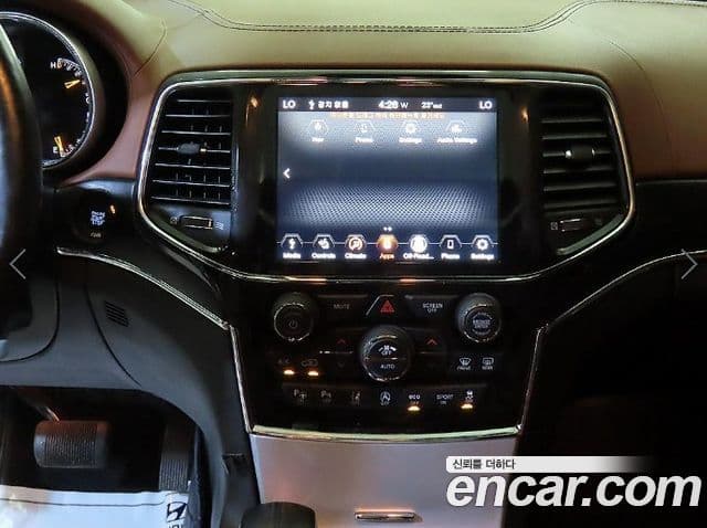 Jeep Grand Cherokee 2021 — ფოტო 11/20