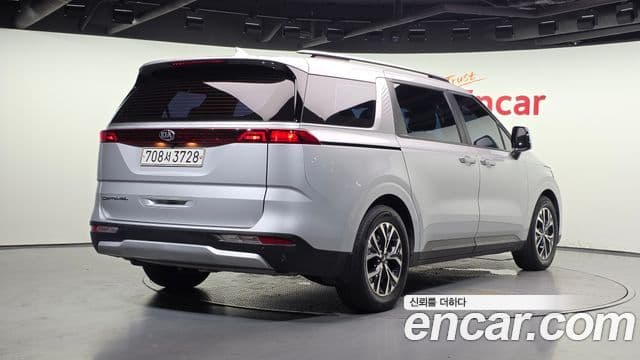Kia Carnival 2021 — фото 2 из 20