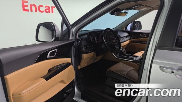 Kia Carnival 2021 — фото 10 из 20
