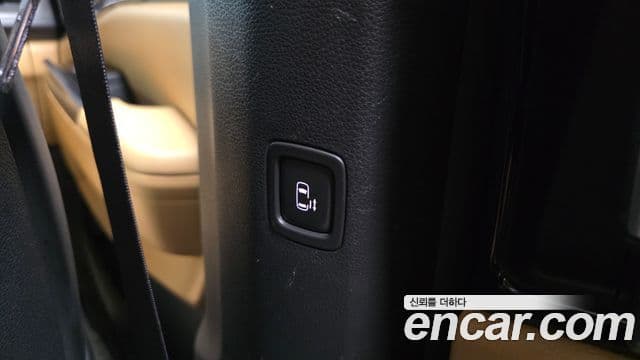 Kia Carnival 2021 — фото 16 из 20