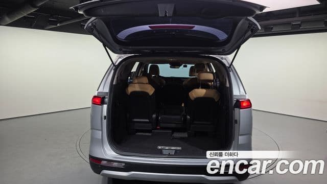 Kia Carnival 2021 — фото 20 из 20