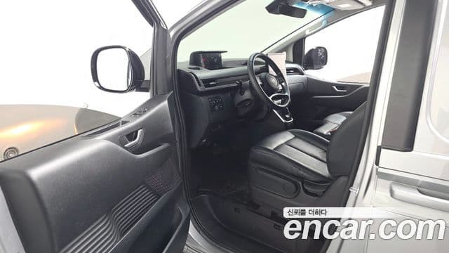 Hyundai Staria 2025 — фото 10 из 20
