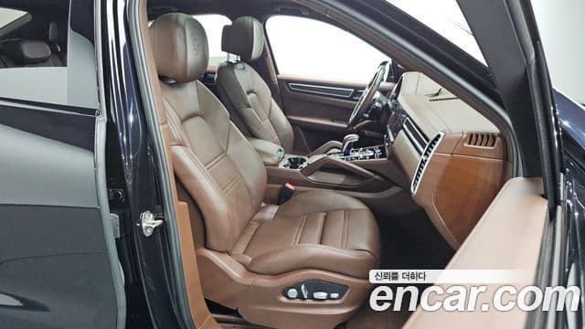Porsche Cayenne 2021 — ფოტო 12/20