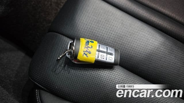 Genesis Electrified G80 2020 — фото 17 из 20