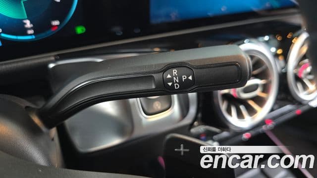 Mercedes-Benz GLB-Class 2020 — фото 9 из 20