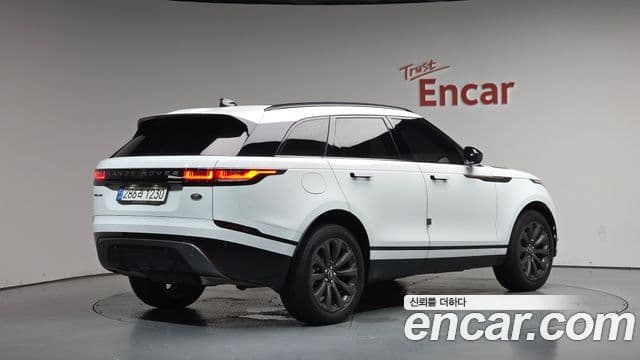 Land Rover Range Rover Velar 2022 — ფოტო 2/20