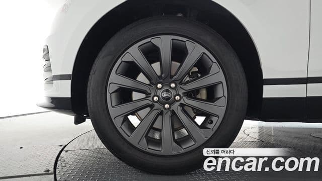 Land Rover Range Rover Velar 2022 — фото 5 из 20