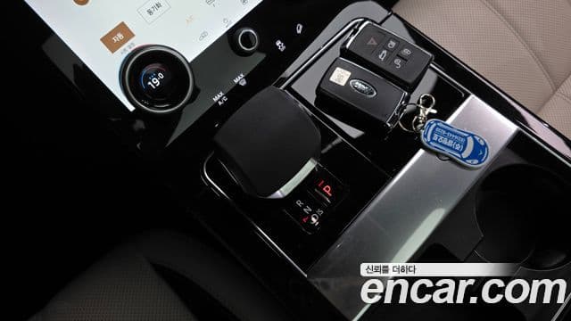 Land Rover Range Rover Velar 2022 — фото 9 из 20