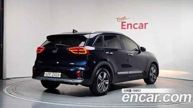 Kia Niro 2019 — фото 2 из 20