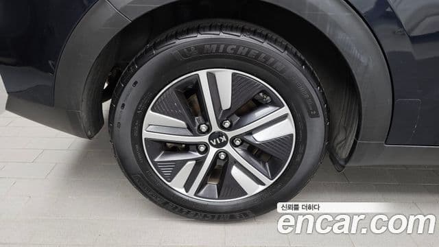 Kia Niro 2019 — фото 5 из 20