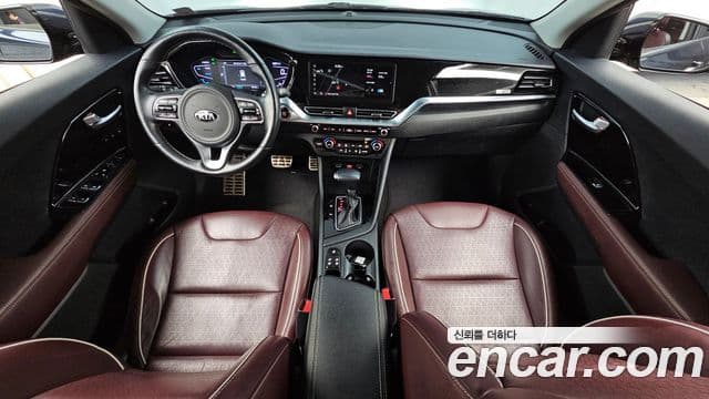 Kia Niro 2019 — фото 7 из 20