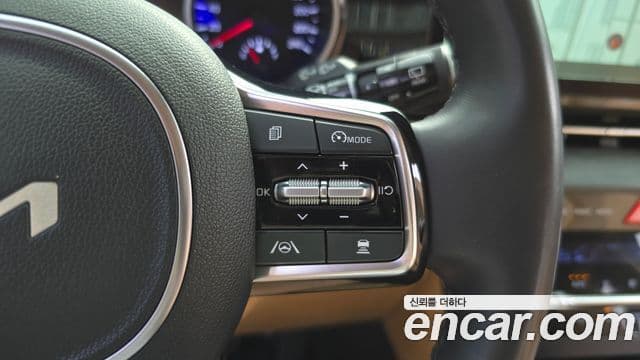 Kia Carnival 2023 — фото 17 из 20