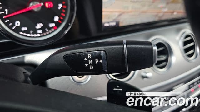 Mercedes-Benz E-Class 2018 — Şəkil 9/20