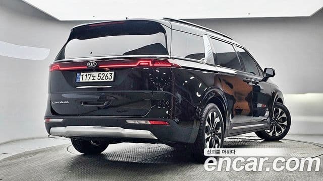 Kia Carnival 2021 — фото 1 из 20