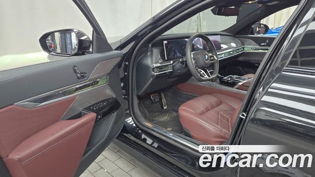 BMW 7 Series 2024 — фото 10 из 20