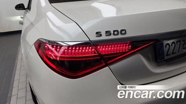 Mercedes-Benz S-Class 2023 — Photo 9/33