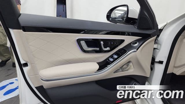 Mercedes-Benz S-Class 2023 — Photo 3/33