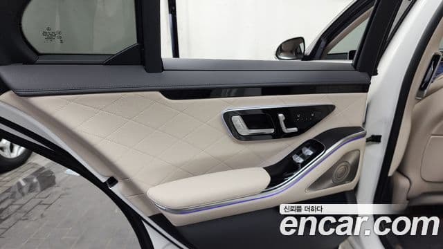 Mercedes-Benz S-Class 2023 — Photo 23/33