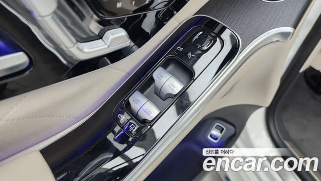 Mercedes-Benz S-Class 2023 — Photo 14/33