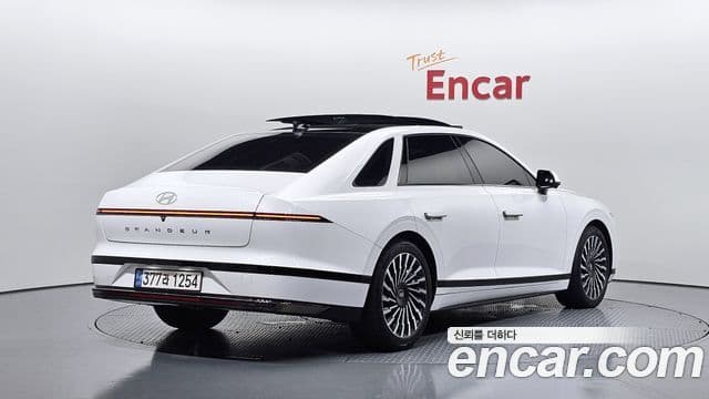 Hyundai Grandeur 2022 — ფოტო 2/20