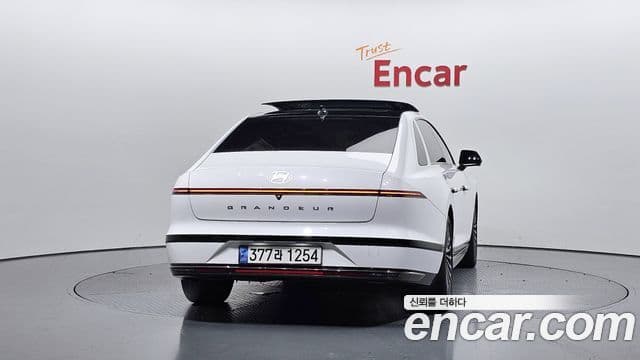 Hyundai Grandeur 2022 — ფოტო 4/20