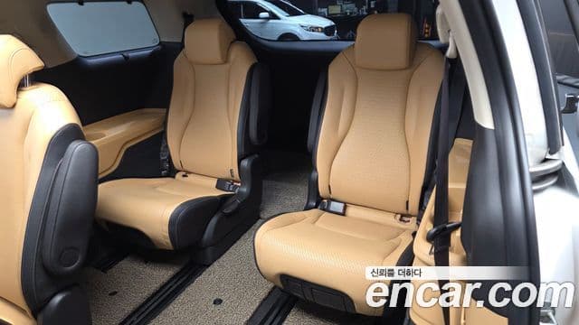 Kia Carnival 2022 — фото 13 из 20
