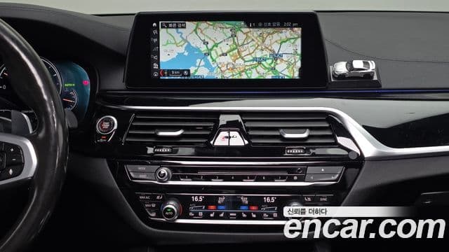 BMW 5 Series 2018 — ფოტო 14/20