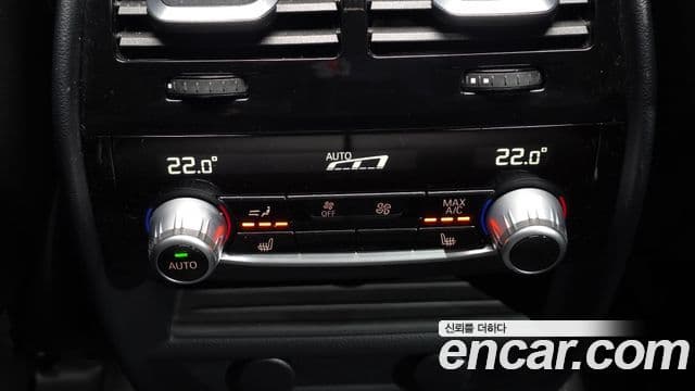 BMW 5 Series 2018 — ფოტო 18/20