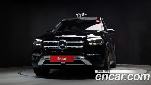 Mercedes-Benz GLE-Class 2025 — Photo 28/30
