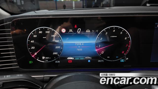 Mercedes-Benz GLE-Class 2025 — Photo 30/30