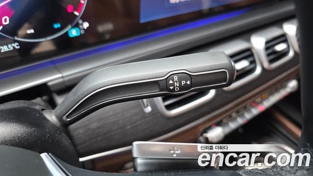 Mercedes-Benz GLE-Class 2025 — Photo 10/30
