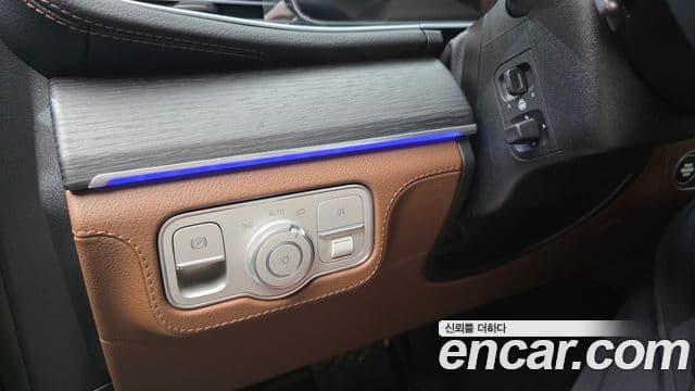 Mercedes-Benz GLE-Class 2025 — Photo 24/30