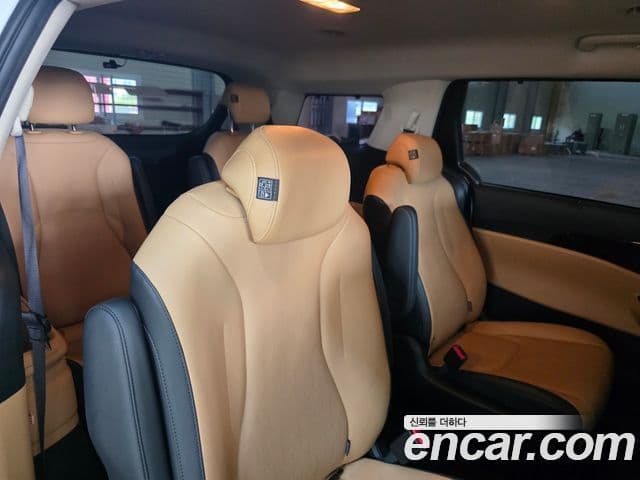 Kia Carnival 2022 — фото 10 из 12
