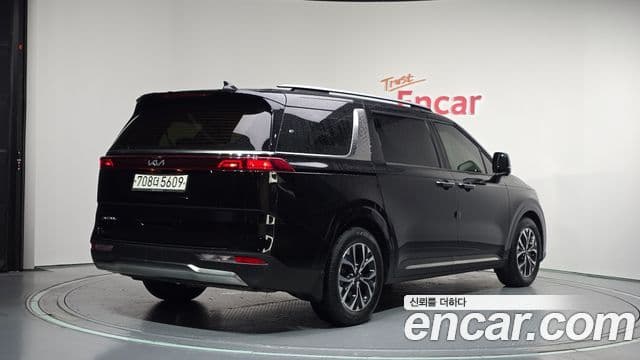 Kia Carnival 2022 — фото 2 из 20