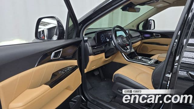 Kia Carnival 2022 — фото 10 из 20